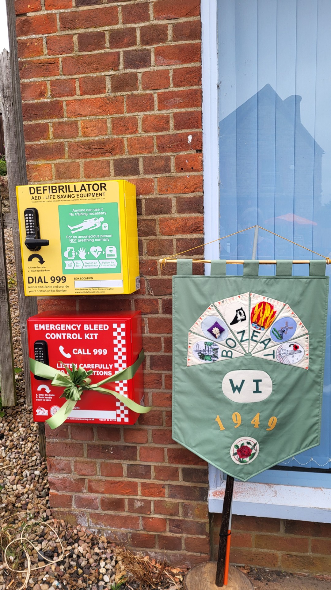 24.08 Defibrillator Bleed Kit and WI Banner