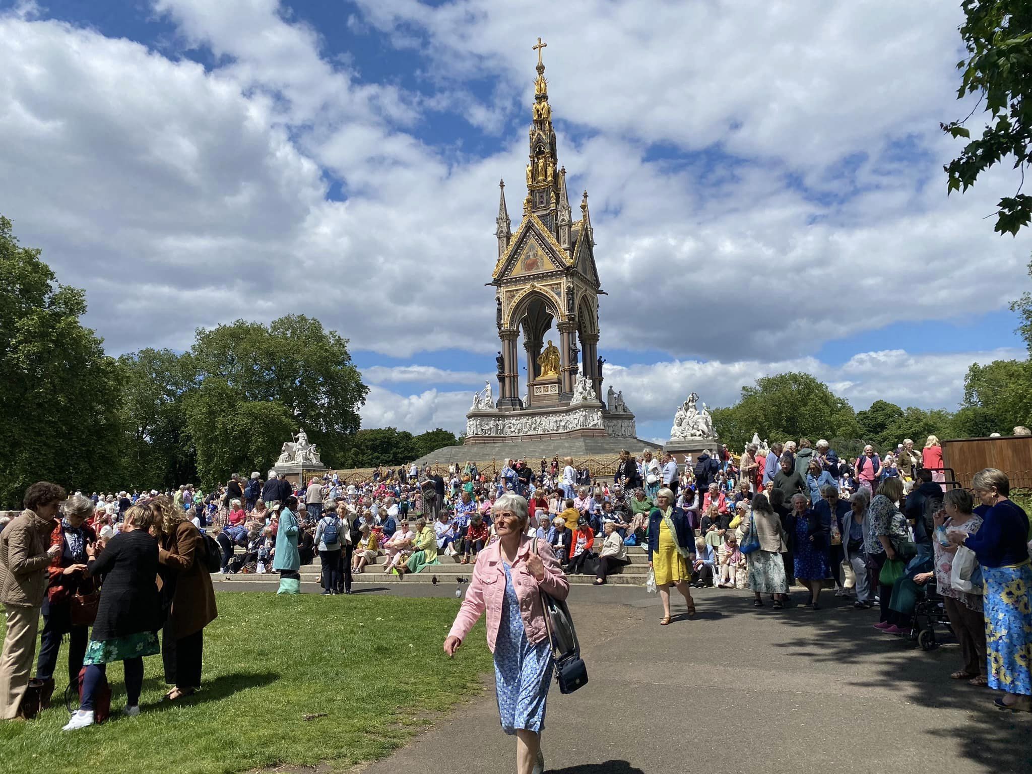 24.06 View of Albert Memorial