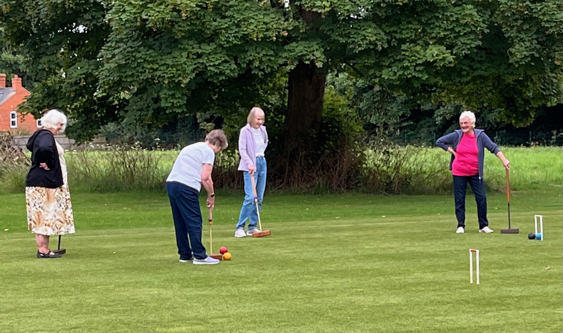 24.08 Playing croquet